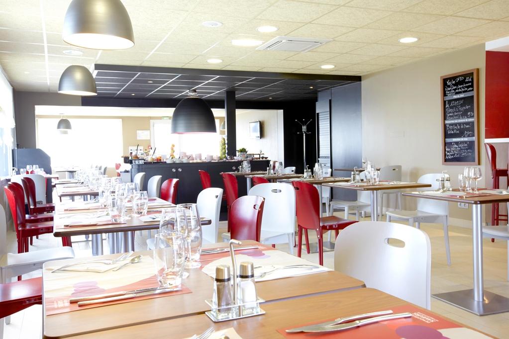 Hotel Campanile Lyon Bron Eurexpo Esterno foto